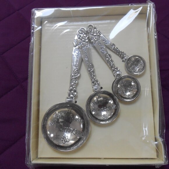 NIB "Ganz" set of ornate Measuring Spoons - Picture 1 of 5